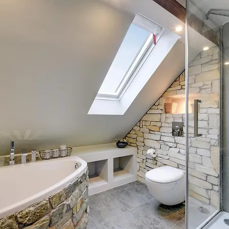 Grand - Wood Loft Apartment